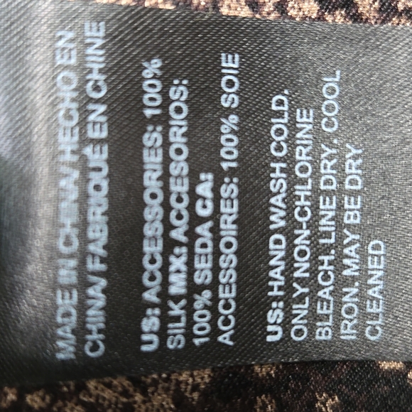 WHITE HOUSE BLACK MARKET 100% SILK SNAKE PYTHON PRINT SCARF WRAP - Picture 4 of 7